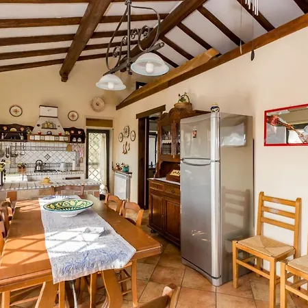 Casa Nel Vigneto تريكاستانيي