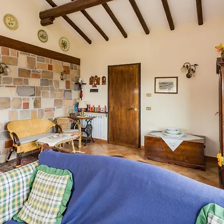 Casa Nel Vigneto فندق تريكاستانيي
